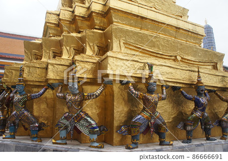 The Grand Palace, a famous scenic spot in Thailand, Buddha statues are exquisitely carved and artistic 86666691