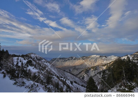 冬天的苗場山和日影山 86666946