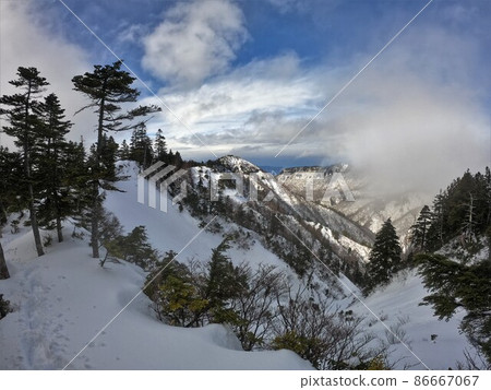 Mt. Naeba's monkey face peak in winter 86667067