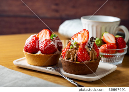 Strawberry tart cafe 86667691