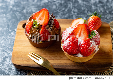 Strawberry tart cafe 86667695