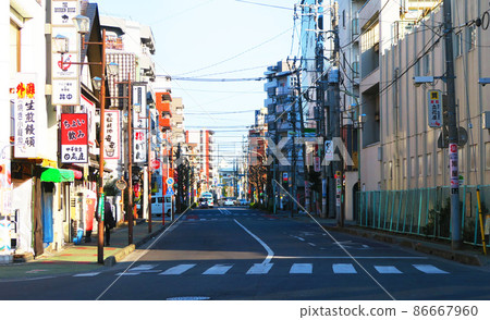 JR東日本京濱東北線西河口站東口附近風景(從西河口站東口往西河口立交橋方向看) JR東日本京濱東北線西河口站東口附近風景(從西河口站東口往西河口立交橋方向看) 86667960