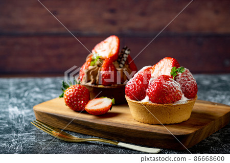 Strawberry tart cafe 86668600