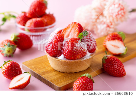 Strawberry tart buffet 86668610
