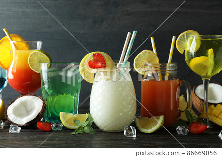 Fresh summer cocktails on rustic wooden table 86669056