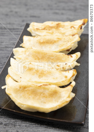 美味的烤餃子 美味的烤餃子 86670373