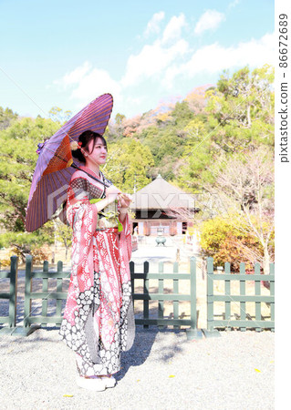 Pre-adult shooting Japanese kimono location shooting in Japanese location, Japanese woman in red furisode Pre-adult shooting Japanese kimono location shooting in Japanese location, Japanese woman in red furisode 86672689