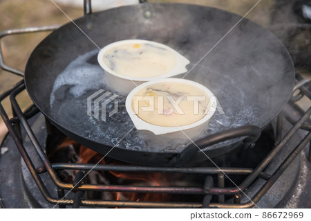 [Camping at the Nakatsugawa riverbed, steamed wok chawanmushi] 86672969