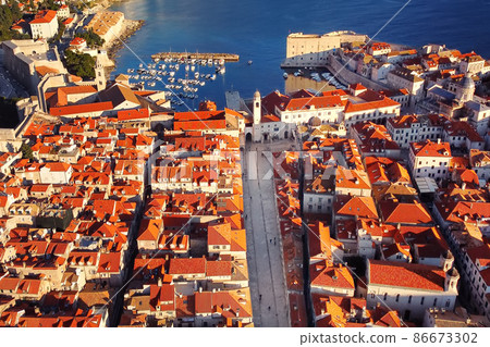 Amazing sunset view of Dubrovnik, Croatia 86673302