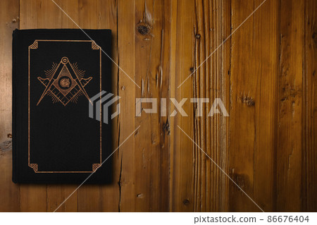 Freemasonic book on a woodboard 86676404