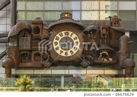 [東京，東新橋] Ghibli Studio 的 Ghibli 時鐘，由宮崎駿和 Kunio Sabamaru 設計。 86676629