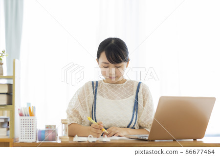 在線學習 PC 的女孩 86677464