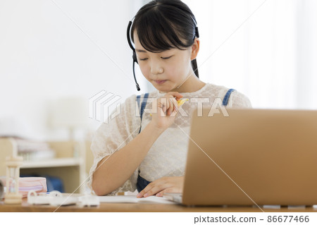 在線學習 PC 的女孩 86677466