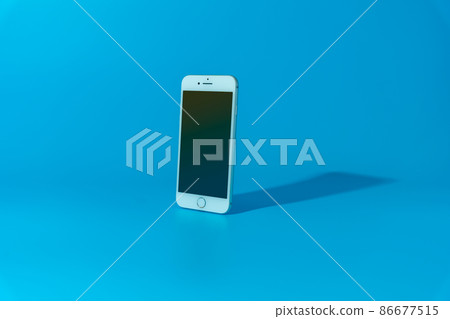 藍色(藍色)背景色智能手機(smartphone) 藍色(藍色)背景色智能手機(smartphone) 86677515