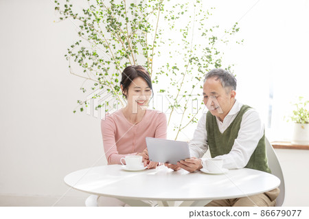 Senior couple enjoying home time and nesting 86679077