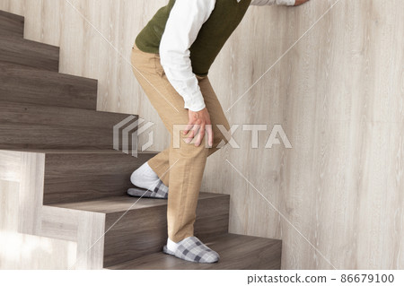樓梯不小心滑倒 樓梯不小心滑倒 86679100