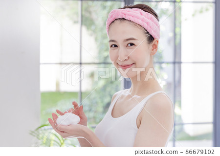 婦女面部清潔 婦女面部清潔 86679102
