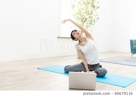 在家時間和築巢的家庭瑜伽 在家時間和築巢的家庭瑜伽 86679116