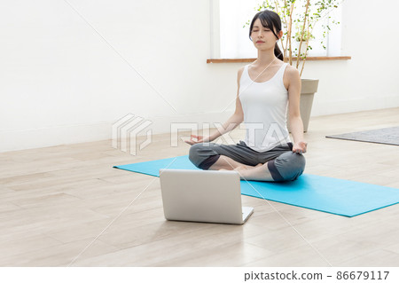 在家時間和築巢的家庭瑜伽 在家時間和築巢的家庭瑜伽 86679117