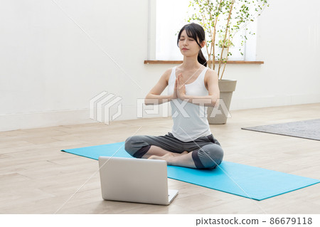 在家時間和築巢的家庭瑜伽 在家時間和築巢的家庭瑜伽 86679118