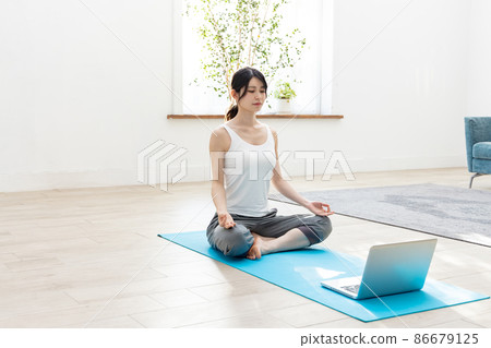 在家時間和築巢的家庭瑜伽 在家時間和築巢的家庭瑜伽 86679125