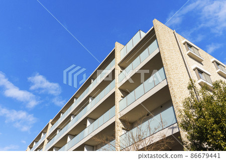 Exterior of the apartment and refreshing blue sky scenery _sky_b_29 86679441