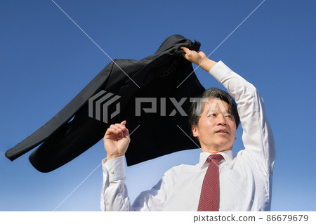 A business person wearing a suit jacket under the blue sky A business person wearing a suit jacket under the blue sky 86679679