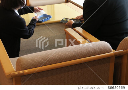 工作人員收錢 工作人員收錢 86680669