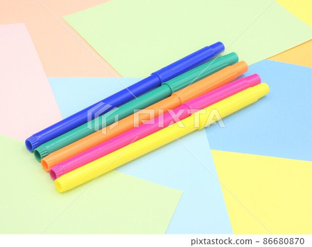 Water-based color pen and randomly placed color drawing paper 86680870