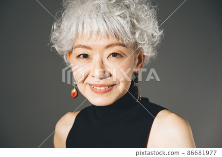 Japanese woman with gray hair and silver hair 86681977