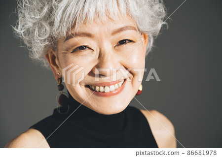 Japanese woman with gray hair and silver hair 86681978