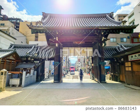 從大阪天滿宮看表參道門 從大阪天滿宮看表參道門 86683143