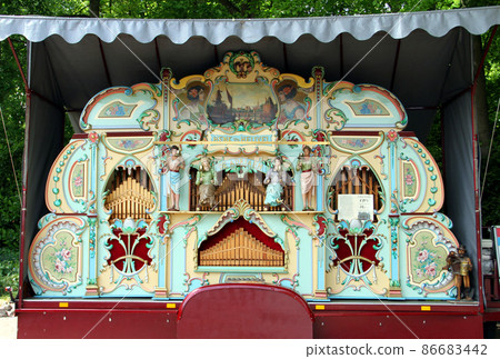 Keukenhof Park Giant Music Box Keukenhof Park Giant Music Box 86683442