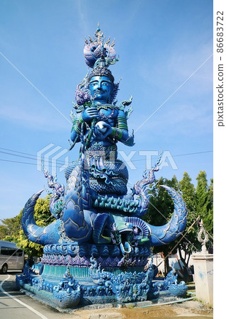 泰國清萊知名景點藍廟Rong Suea Ten Temple 藍色的佛像雕象 86683722