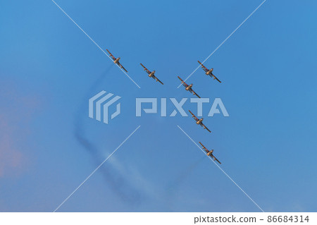 UAE aerobatics team "Al Fulsan" formation flight UAE aerobatics team "Al Fulsan" formation flight 86684314