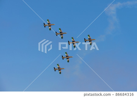 UAE aerobatics team "Al Fulsan" formation flight UAE aerobatics team "Al Fulsan" formation flight 86684316