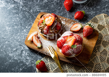 Strawberry tart cafe 86684495