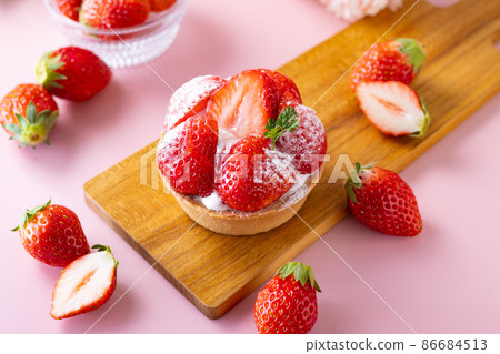 Strawberry tart buffet 86684513