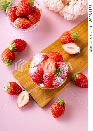 Strawberry tart buffet 86684521