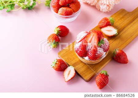 Strawberry tart buffet 86684526