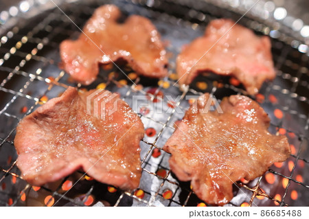 Japanese black beef tongue grilled meat 86685488