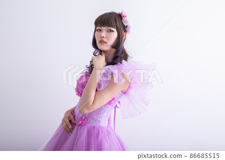 Female dress in a pink dress 86685515