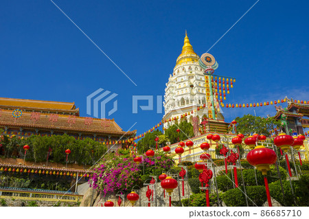 Pagoda of Kek Lok Si Temple with blue sky in Penang island, Malaysia Pagoda of Kek Lok Si Temple with blue sky in Penang island, Malaysia 86685710