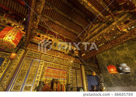 Interior view of Leong San Tong Khoo Kongsi clanhouse in Penang, Malaysia 86685789