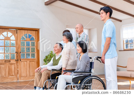 康復中心居民和護理人員 康復中心居民和護理人員 86686230