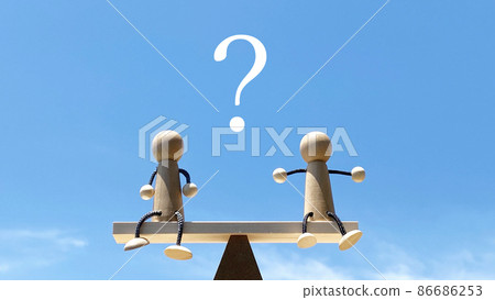 Two dolls on a balance pole_blue sky background_question 86686253
