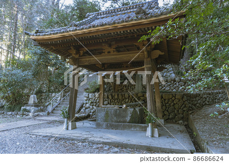 鐮形八幡宮的長頭屋 [清水，木曾吉中的公共溫泉] / 埼玉縣比岐郡蘭山町 86686624