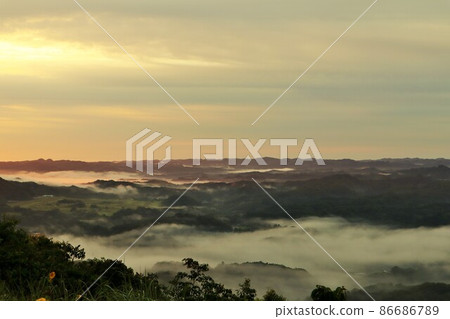 Sea of clouds at dawn from Kujukutani Observatory Park, Chiba Prefecture Sea of clouds at dawn from Kujukutani Observatory Park, Chiba Prefecture 86686789