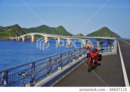 從越樹大橋停在都靈栖山展望台的摩托車 86687118