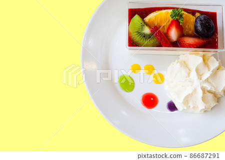 fruit strawberry cream cake 86687291